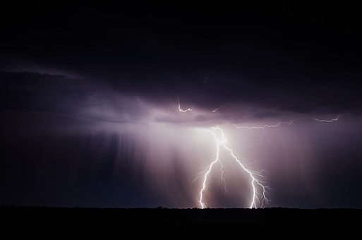 lightning-bolt-768801__340.jpg